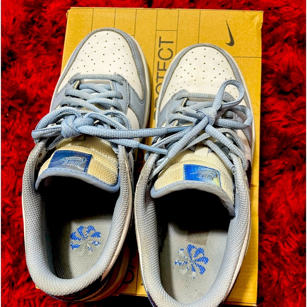 Nike low dunks light blue and white size 6